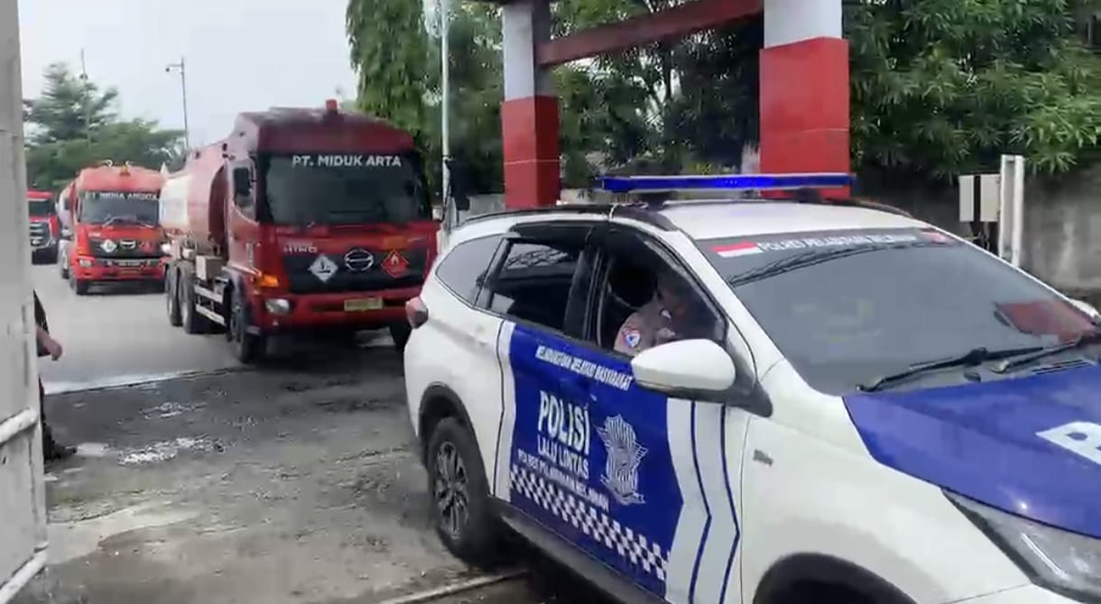 Polda Sumut Kawal Distribusi BBM, Puluhan Mobil Tangki Diberangkatkan ke SPBU Demi Jaga Pasokan untuk Masyarakat