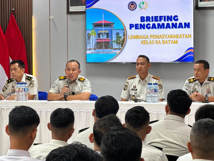 Lapas Kelas IIA Batam Perkuat Integritas dan Kekompakan Jajaran Pengamanan Melalui Briefing Pengamanan